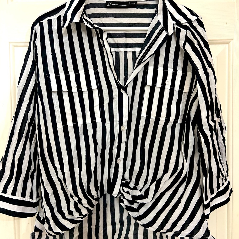 Black and white striped hi-low with twisted knot in front